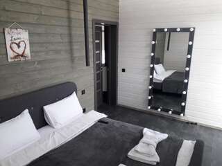 Шале The Living Татаров Шале с двумя спальнями-7